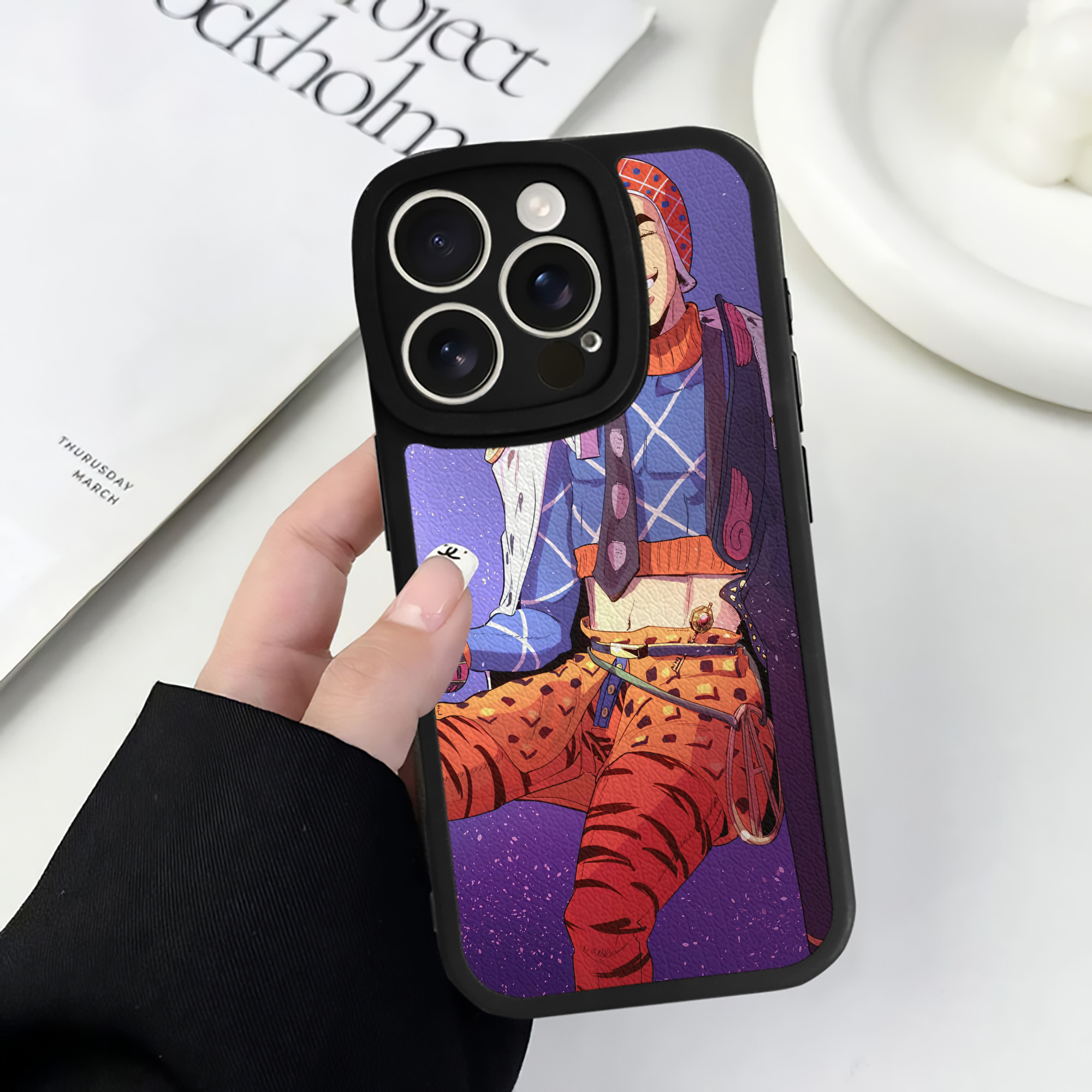 （画像用） ジョジョの奇妙な冒険 JoJo's Bizarre Adventure 【iPhone 16シリーズ対応】シリコンスマホケース（レザー調） 材質：シリコン